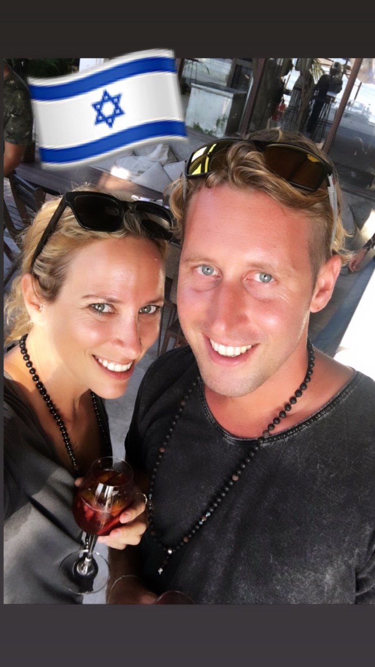 525862B8-FF0C-467D-8962-AD69C1AB3364